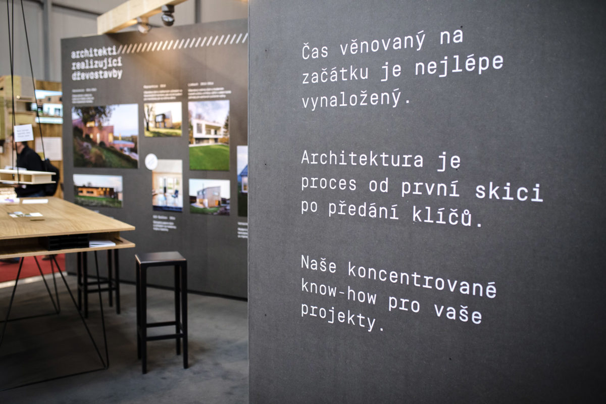 Prodesi / Domesi návrh stánku od grafického studia VOALA.